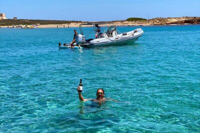 Avola: Vendicari Capopassero Group Boat Tour and Aperitif - Vendicari tuna fishery remains + a white beach behind the island