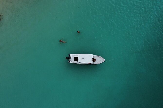 Bacalar Boat Tour and Visit to Cenotes - Stop 2: Isla de los Pájaros and Canal de los Piratas before the cenote
