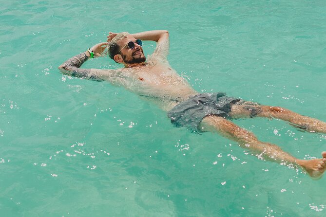 Bacalar Lagoon Sightseeing Boat Tour with Open Bar and Snacks - Isla de los Pájaros: gentle waters and a sunset-friendly finale