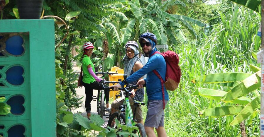 Bangkok: Bike and Canal Boat Tour with Lunch - Lunch at The Artist’s House: Thai food, canal views, and a breather that’s worth it