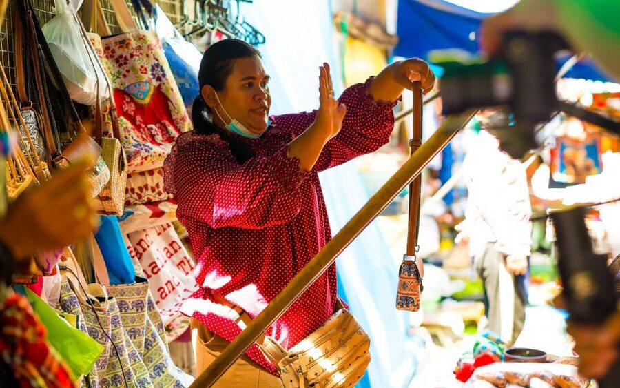 Bangkok: Damnoen Saduak and Train Market with Boat Ride - Maeklong railway market: the thrilling watch-and-wait moment