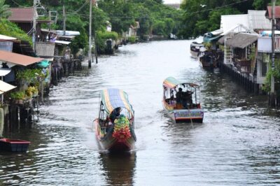 Bangkok Floating Markets and Boat Tour - A guided food hunt: seafood, fruit, Thai snacks, and desserts