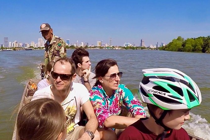 Bangkok Green Oasis 4-Hour Bike Tour with Boat Ride - Sri Nakhon Khuean Khan Park and Botanical Garden: shade, fish, and a break that feels local