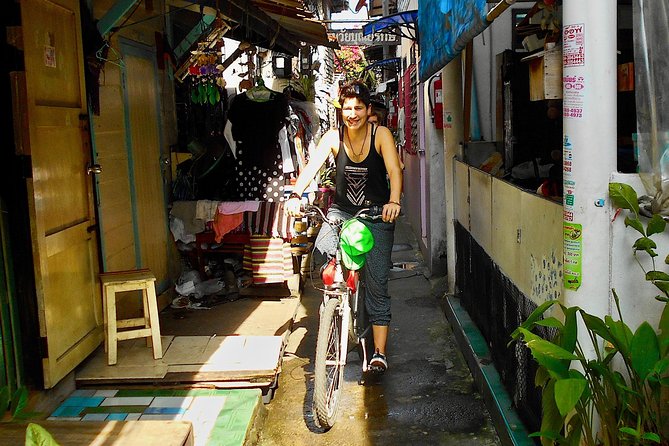 Bangkok Green Oasis 4-Hour Bike Tour with Boat Ride - Guides and group size: what you should look for on the ride