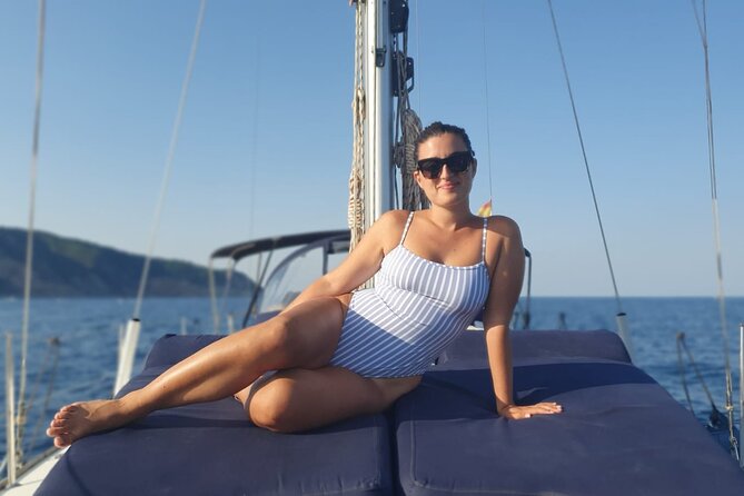 Barcelona 2-hour Private Boat Tour with Cava and snacks - Price and value: one group price for up to 11 people