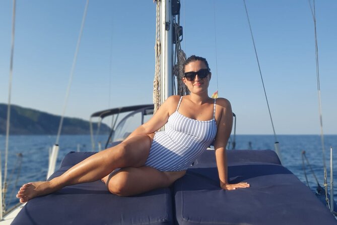Barcelona 3-hour Private Boat Trip - Getting on board: Moll de Mestral and Port Olímpic setup