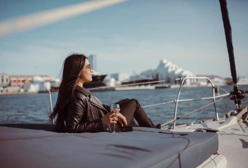 Barcelona: Sunset Boat Trip with Cava Wine and Snacks - Duration and Timing: 1–2 Hours Works for Real Schedules