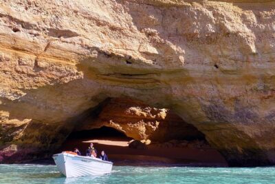 Benagil Boat Tour with Local Guide - Meeting point and what the 90-minute rhythm feels like