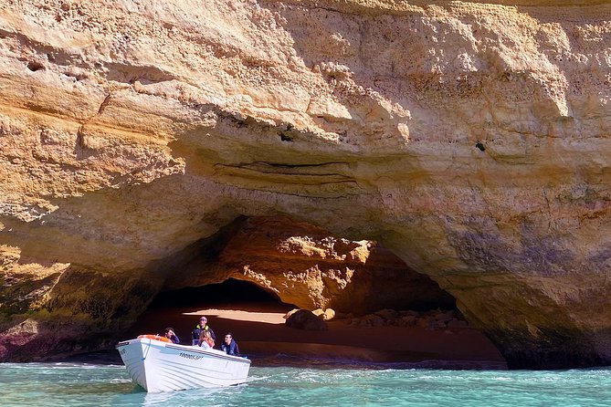 Benagil Boat Tour with Local Guide - Meeting point and what the 90-minute rhythm feels like
