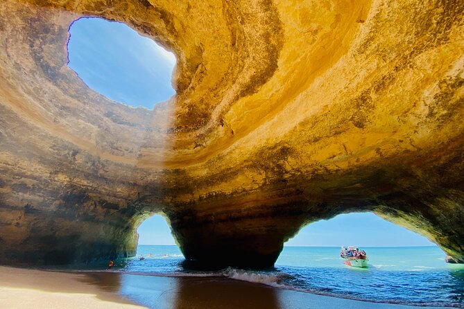 Benagil Cave Boat Tour - Catamarans or Rib - 2 H From Portimão - Portimão meeting point: get your bearings early at Clube Naval