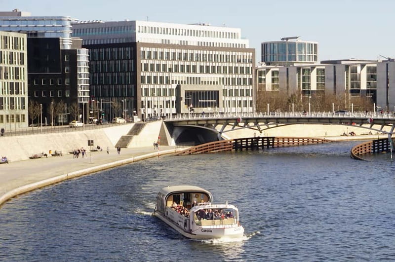 Berlin: 1-Hour Boat Tour with Bilingual Live Guide - Drinks On Board: What’s Included vs What Costs Extra