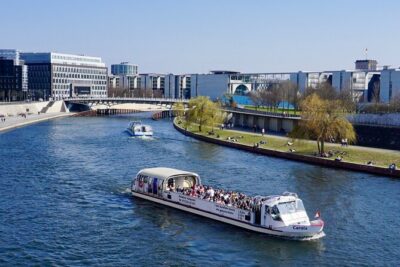 Berlin: 1-hr Boat Tour with Bilingual Live Guide (DE/EN) - Where to meet MS Carola and MS Franziska near Hackescher Markt