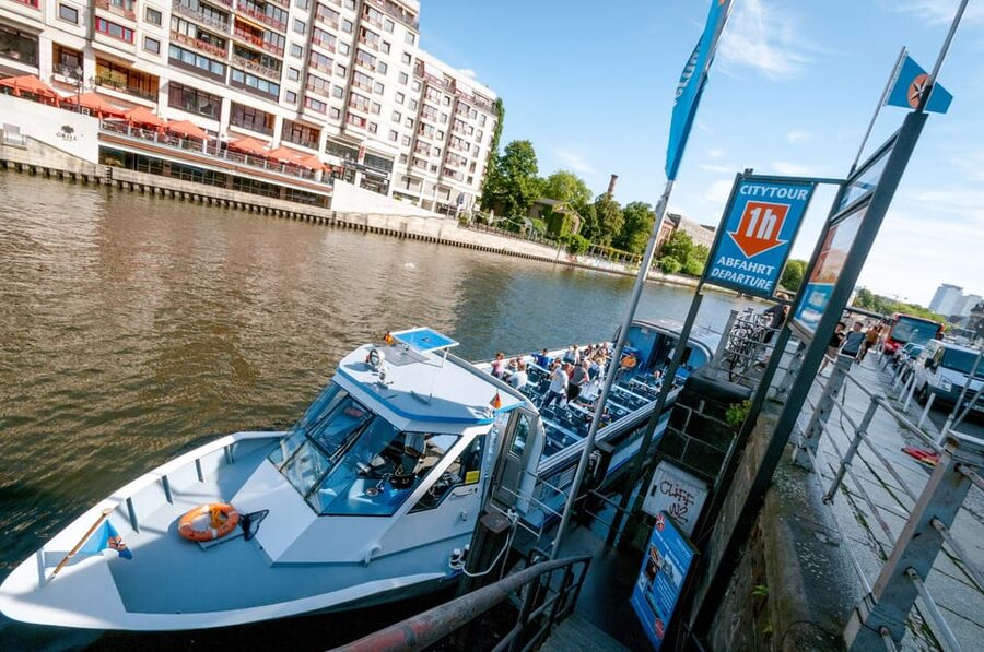 Berlin: 3.25-Hour Spree & Landwehrkanal Boat Tour - Major city hubs: Potsdamer Platz and the technology corridor