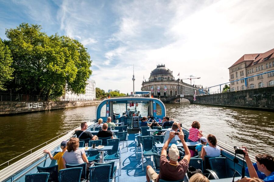 Berlin: 3.25-Hour Spree & Landwehrkanal Boat Tour - Comfort, seating, and rain plans on a city cruise