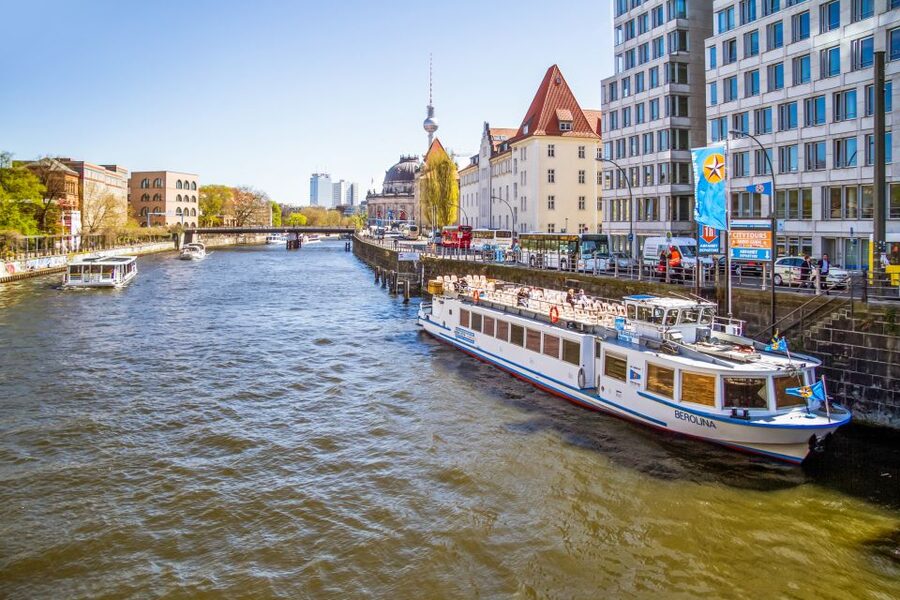 Berlin: Boat Tour Along the River Spree - Federal Chancellery and Bellevue Palace: Big Institutions, Big Views