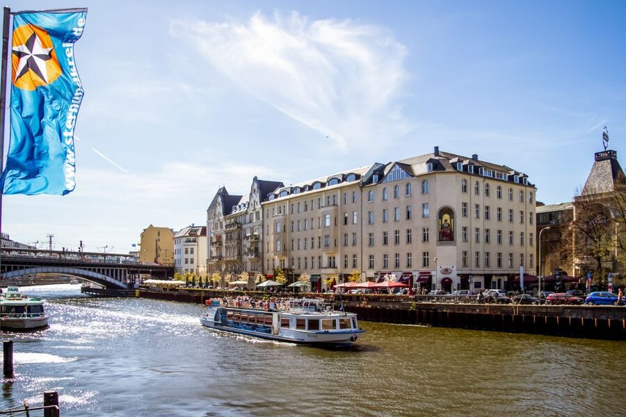 Berlin: Boat Tour Along the River Spree - Charlottenburg Palace and the Royal-Feel Detour