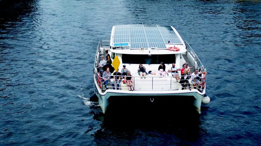 Berlin: Exclusive Boat Tour on a Solar-Powered Catamaran - Museum Island, Reichstag-area views, and the train-station silhouette
