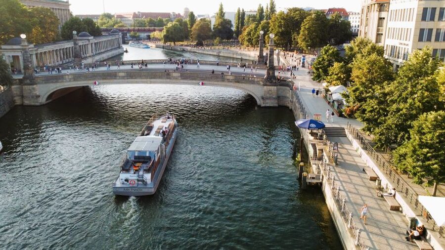 Berlin: Sightseeing Boat Tour on the Spree for Families - Why the Spree makes Berlin feel new in 90 minutes