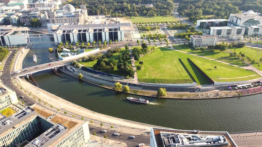 Berlin: Sightseeing Boat Tour on the Spree for Families - Food and drinks onboard: convenient, but not included