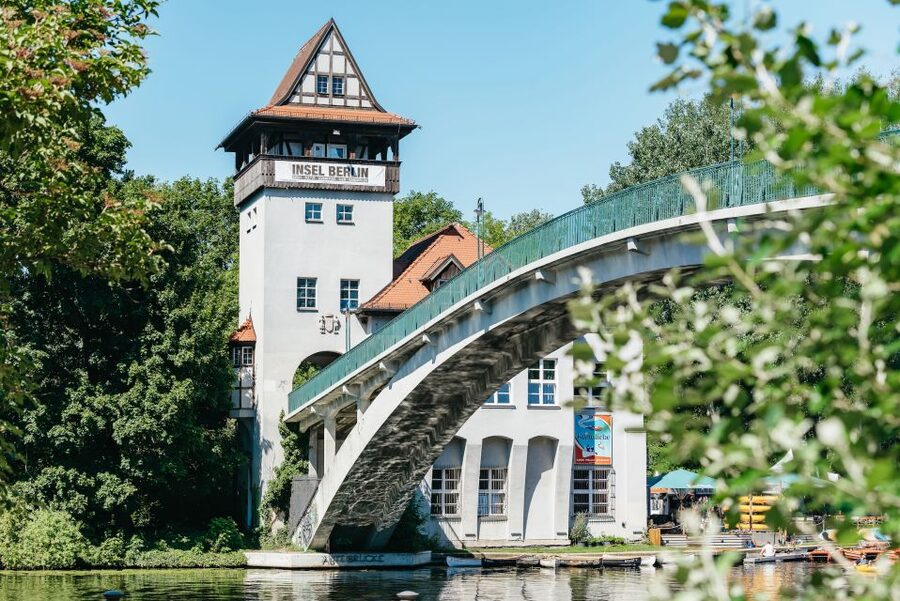 Berlin: Spree Boat Tour to Müggelsee - Köpenick Town Hall and the Captain of Köpenick Photo Spot