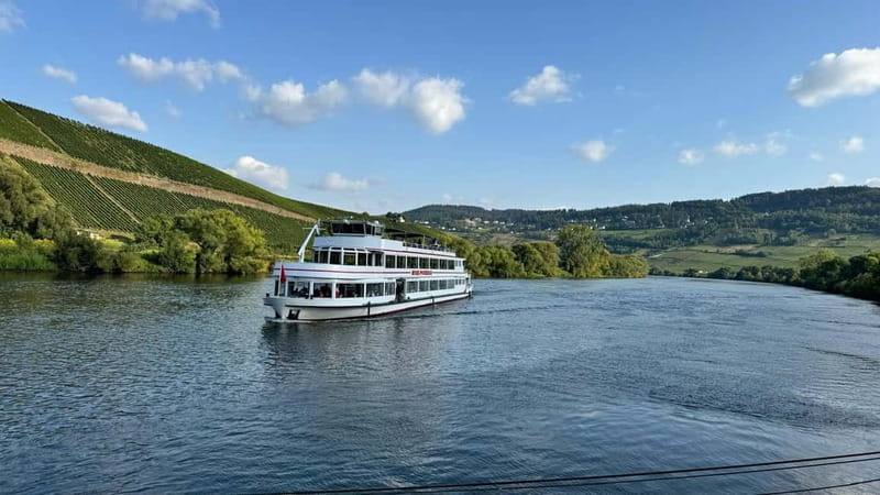 Bernkastel: 1-hour panoramic boat tour Lieser, Mülheim and back - Bernkastel to the Moselle: an easy 1-hour route