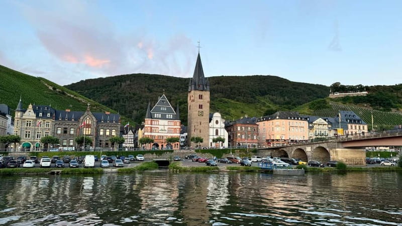 Bernkastel: 1-hour panoramic boat tour Lieser, Mülheim and back - Boarding the Moselprinzessin: seating, sun deck, and staying comfortable