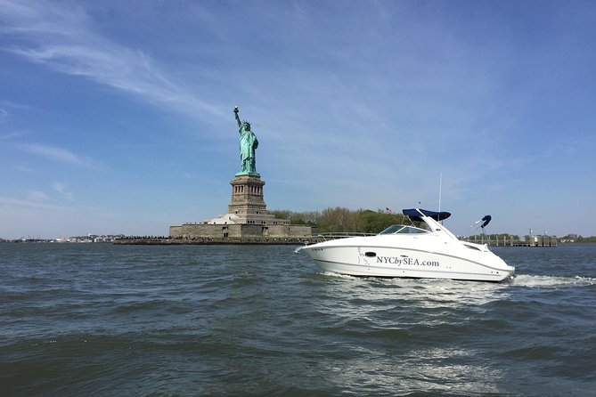Best Private Luxury Daytime Boat Tour in New York City - 2 Hour - A private luxury daytime charter on the Hudson: what you’re really paying for