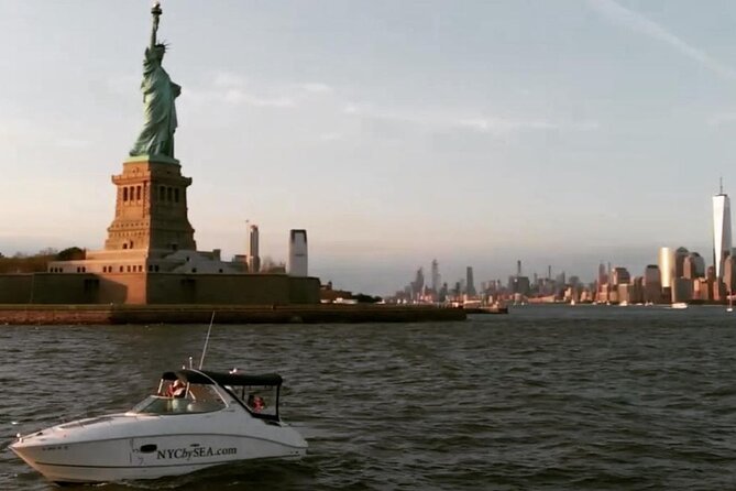 Best Private Luxury Daytime Boat Tour in New York City - 2 Hour - Statue of Liberty up close: the calm alternative to the crowd circus