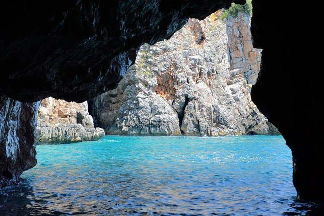 Blue Cave 3 hours GROUP tour with modern speedboat - Kumbor submarine tunnels: 5 minutes that feels like more