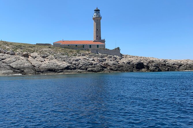 Blue Cave and Town Hvar with 5 Island Boat Tour - Crew, small-group feel, and how the day really goes
