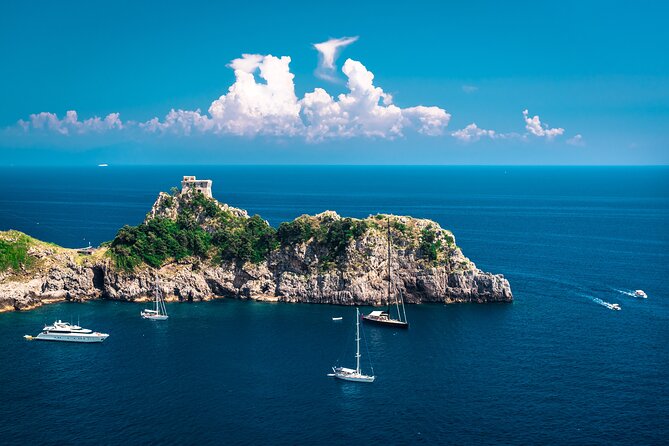Boat tour of the Amalfi Coast with Aperitif - Salerno departure: how this boat day starts