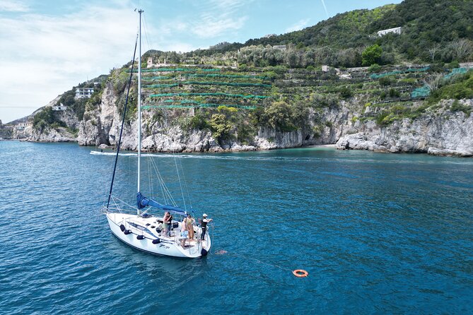 Boat tour of the Amalfi Coast with Aperitif - Comfort, gear, and moving around on a small boat