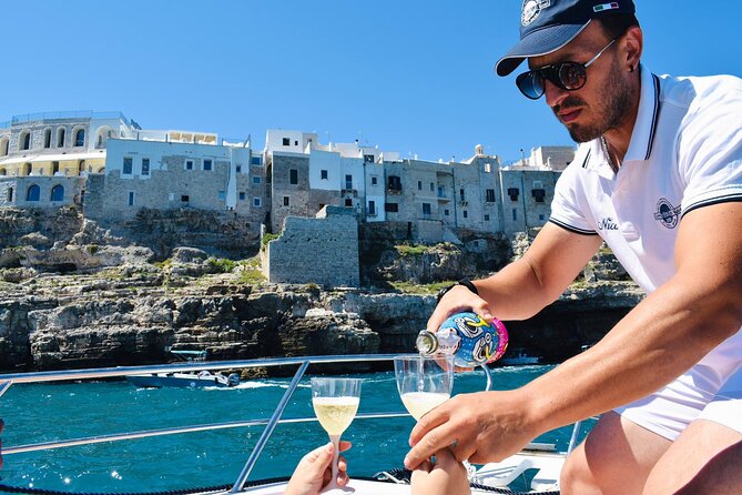 Boat Tour of the Polignano a Mare Coast with Aperitif - English storytelling: what the guide is doing during the ride