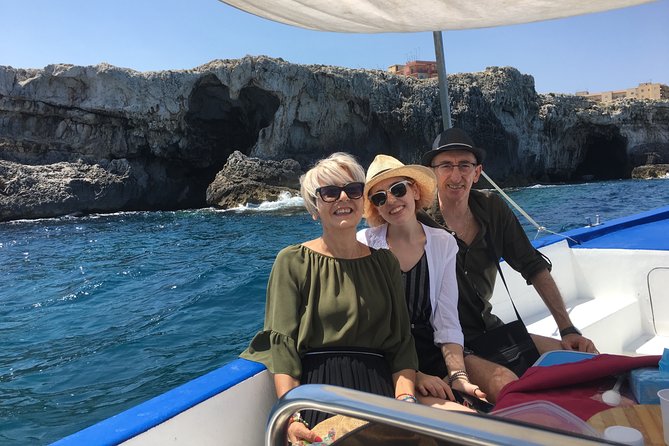 Boat tour Ortigia, sea caves and Pillirina 2h - Plemmirio and the south coast: Marina del Plemmirio to Fanusa and Arenella