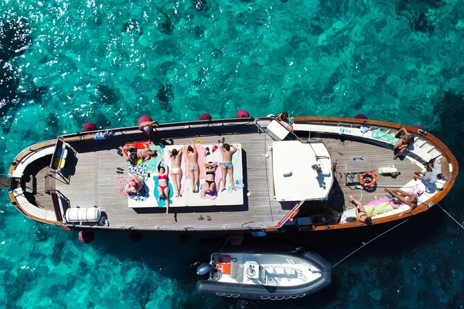 Boat Tour to Caprera and La Maddalena Archipelago - The cruise between Santo Stefano and Capo d’Orso: a moving history lesson
