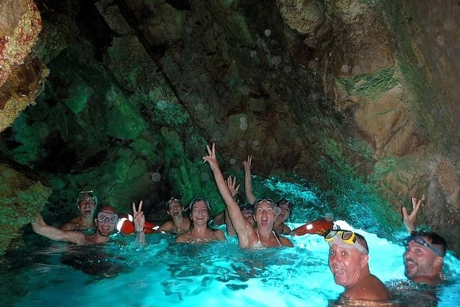 Boat tour to the caves - English on board: what to expect and how to handle it
