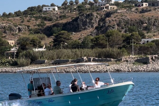 Boat trip and visit of the caves of Santa Maria di Leuca - Stop 1: Grotte Marine di Leuca and the sea-first viewpoint