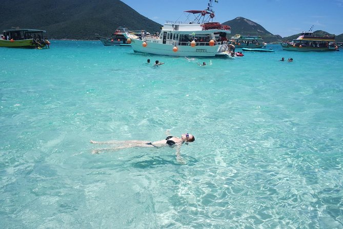 Boat Trip in Arraial do Cabo by Arraial Viagens - Praia do Farol: white sand and navy-protected scenery