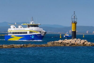 Boat Trip to Cadaqués from Roses with STOP 1:30h/2H/ in Cadaqués - The boat ride itself: comfort, crew, and how to plan your posture