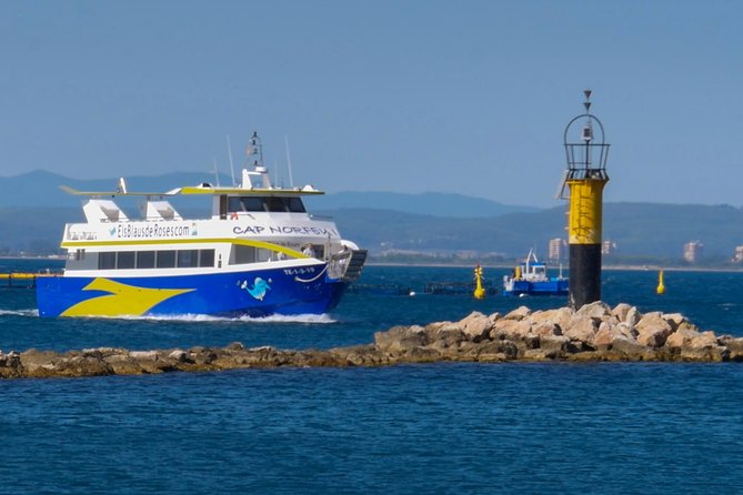 Boat Trip to Cadaqués from Roses with STOP 1:30h/2H/ in Cadaqués - The boat ride itself: comfort, crew, and how to plan your posture