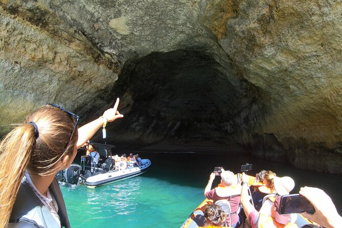 Boat trip to the caves of Benagil - Boat handling, group size, and why the ride feels safe