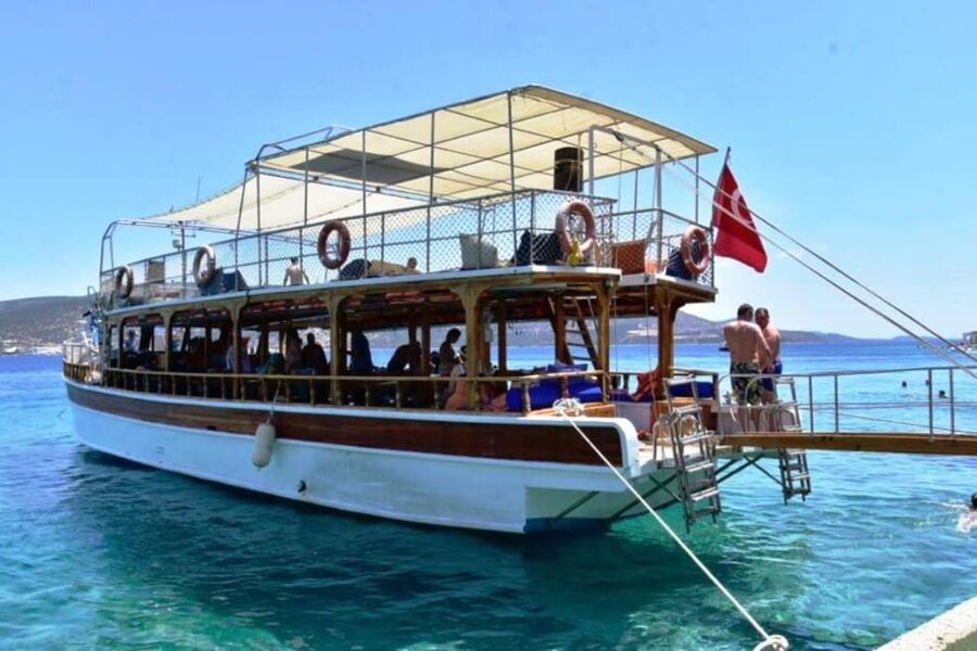 Bodrum Boat Tour with Lunch: Beaches and Islands - Poyraz Bay: Rocky Edges and Real Coastline Texture