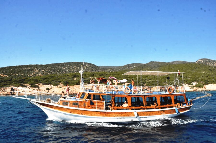Bodrum Boat Tour with Lunch: Beaches and Islands - Safety, Service, and the One Thing You Should Watch Closely