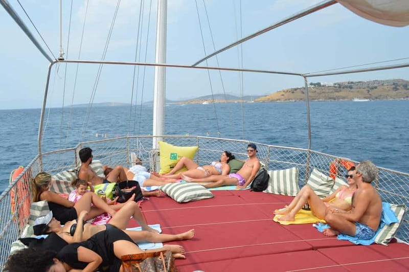 Bodrum: Orak or Black Island Boat Tour with Lunch - Meteor Bay: swimming in the storybook part of Bodrum