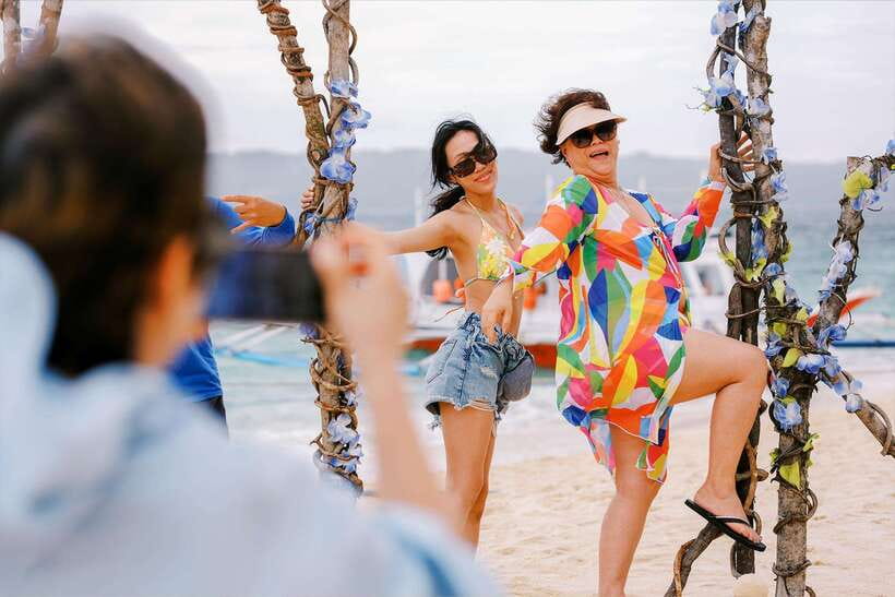 Boracay: Island Boat Tour with Crystal Cove Entry - Tips that can make or break your comfort