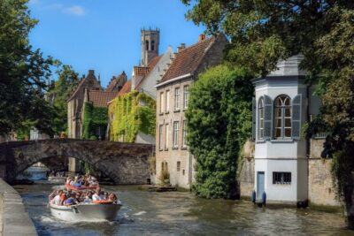 Bruges: Guided Tour & Boat Ride with Optional Beer Tasting - Where you start in Bruges: meeting point and how to handle it