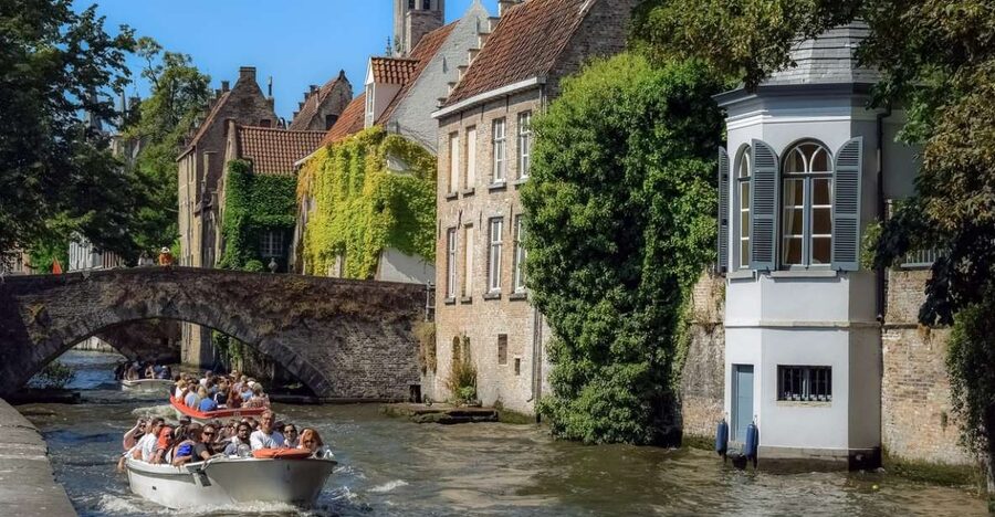 Bruges: Guided Tour & Boat Ride with Optional Beer Tasting - Rozenhoedkaai and Dijver Canal: classic canal photos done the right way
