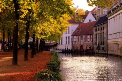 Bruges: Walking Tour, Canal Boat Trip w/Beer Tasting Option - Start Points and Timing: Choosing the Right Slot for Your Day