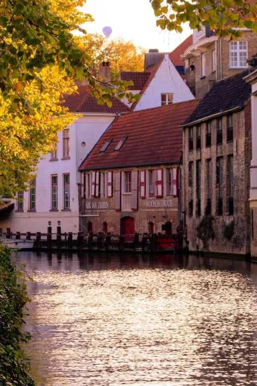 Bruges: Walking Tour, Canal Boat Trip w/Beer Tasting Option - From the Quays to the Waterline: What the Canal Boat Cruise Adds