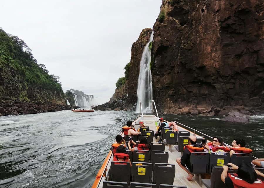 Buenos Aires: Iguazú Falls with Boat Ride & Optional Flight - Getting Picked Up, Then Getting Off Script in the Park